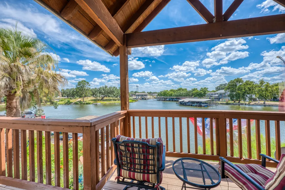 1605 Glencove Drive Kingsland, TX 78639