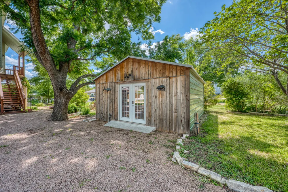 1605 Glencove Drive Kingsland, TX 78639