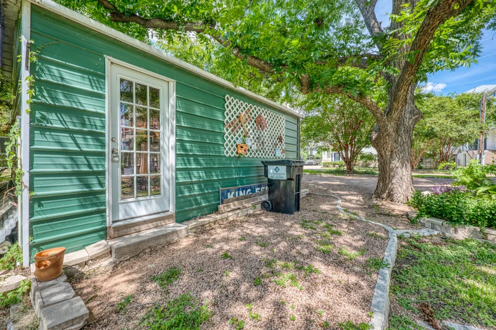 1605 Glencove Drive Kingsland, TX 78639