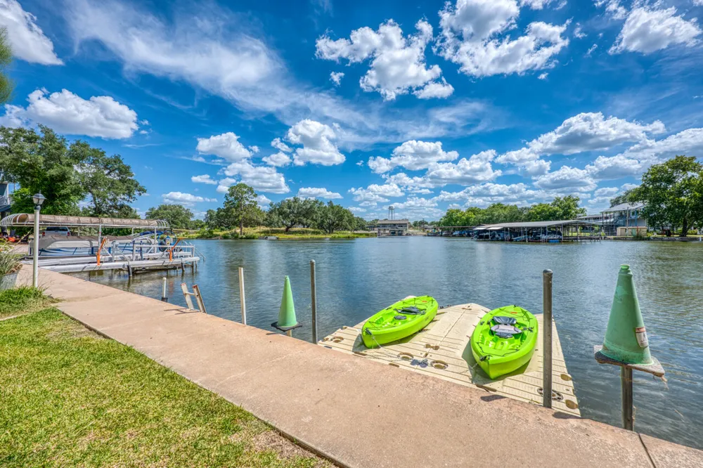 1605 Glencove Drive Kingsland, TX 78639