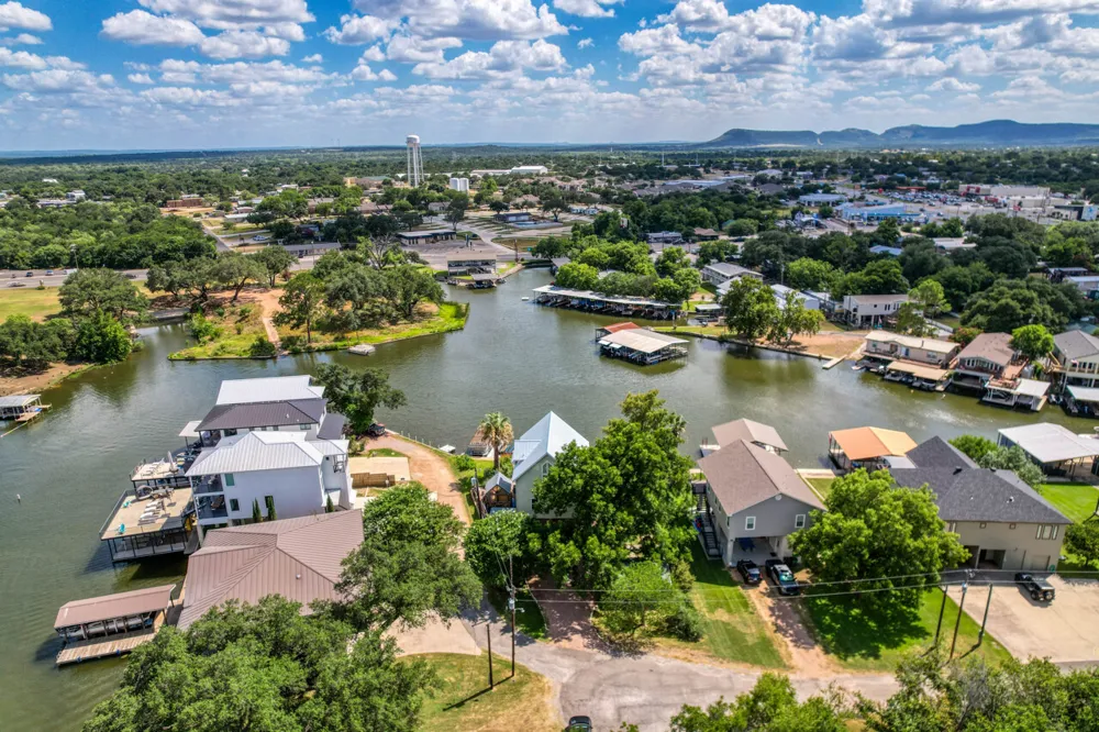 1605 Glencove Drive Kingsland, TX 78639