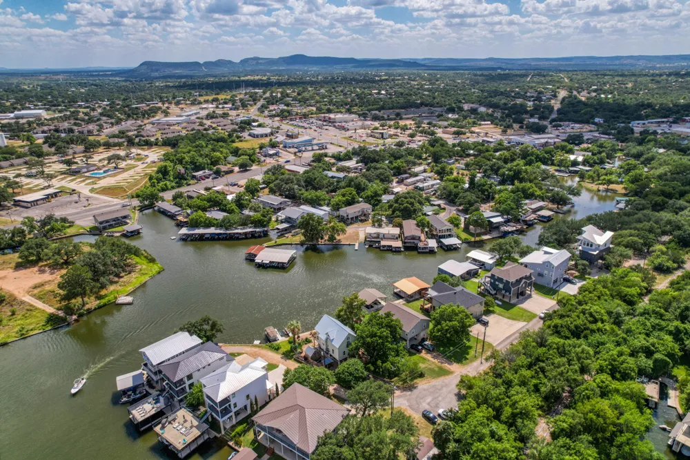 1605 Glencove Drive Kingsland, TX 78639