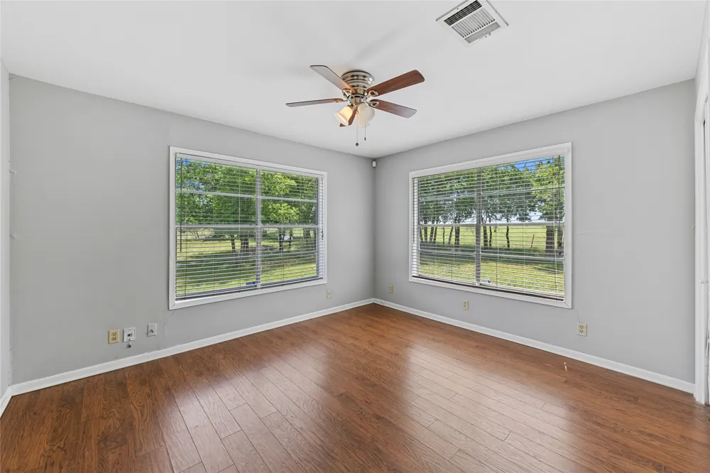 2901 S Main Street Taylor, TX 76574