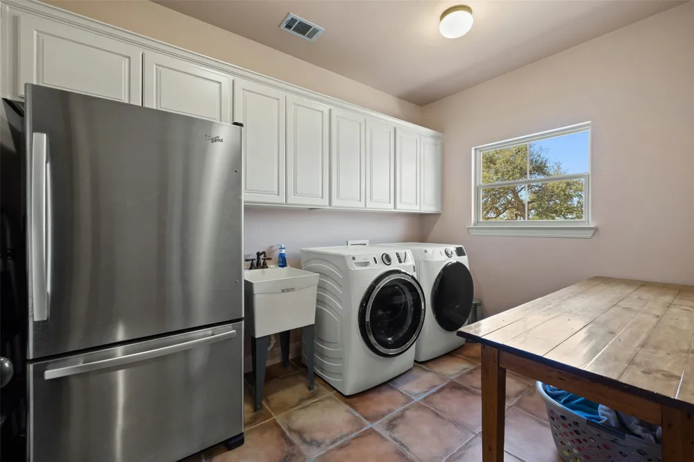 1120 Canyon View Road Dripping Springs, TX 78620
