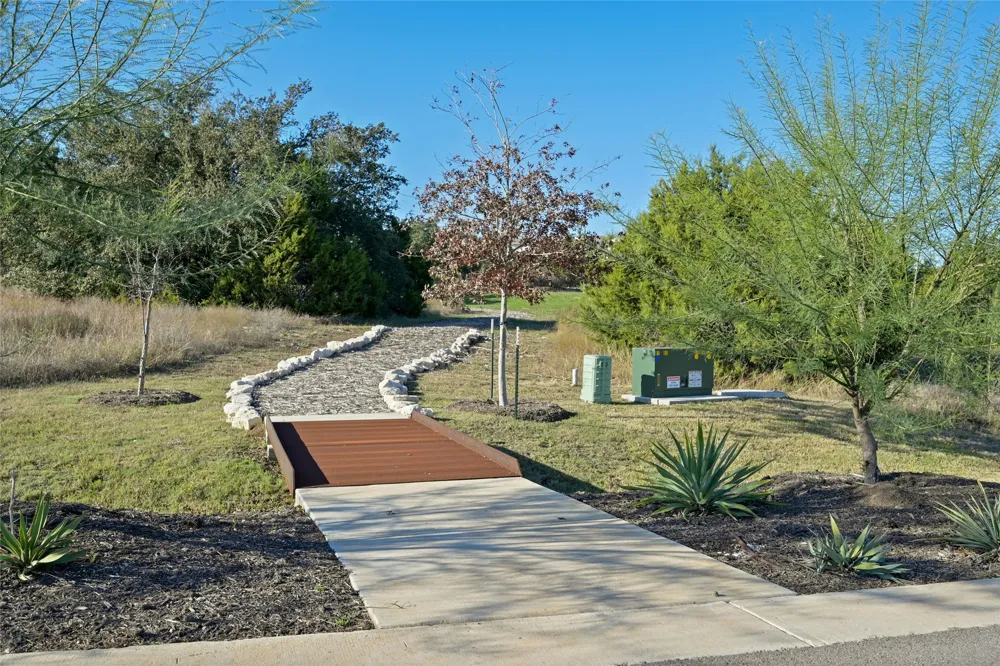 5813 Twin Peaks Trace Austin, TX 78738