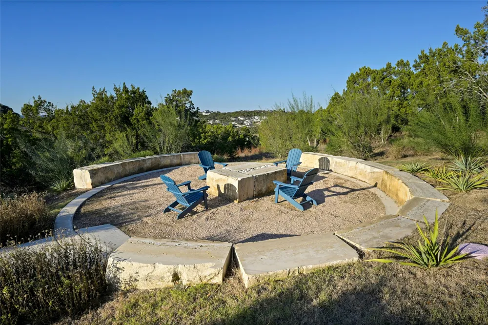 5813 Twin Peaks Trace Austin, TX 78738