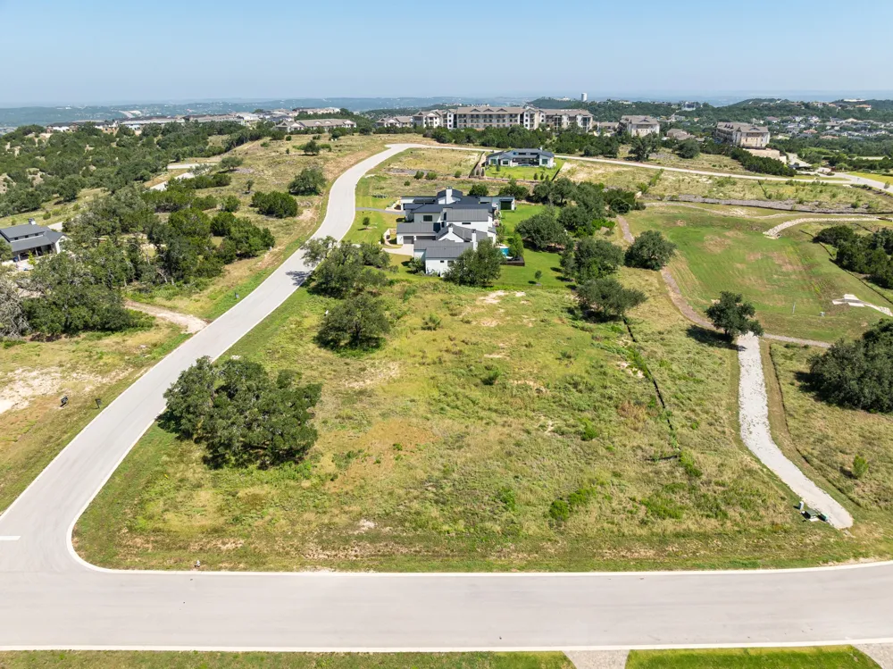5813 Twin Peaks Trace Austin, TX 78738