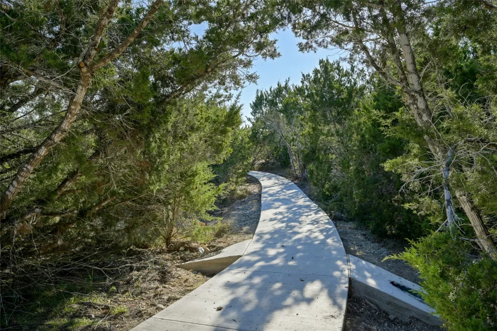 5813 Twin Peaks Trace Austin, TX 78738