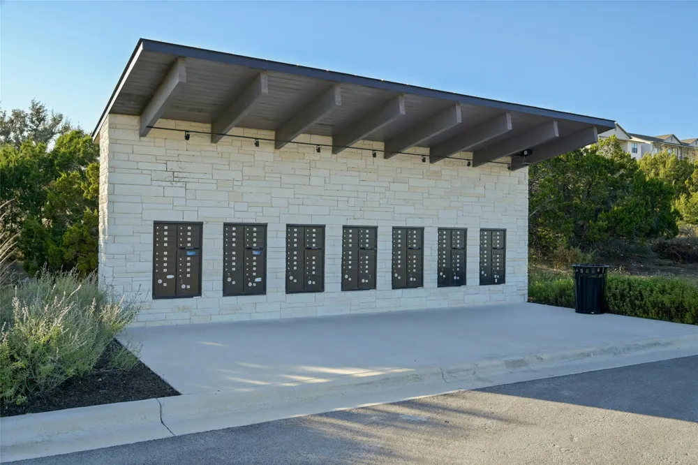 5813 Twin Peaks Trace Austin, TX 78738
