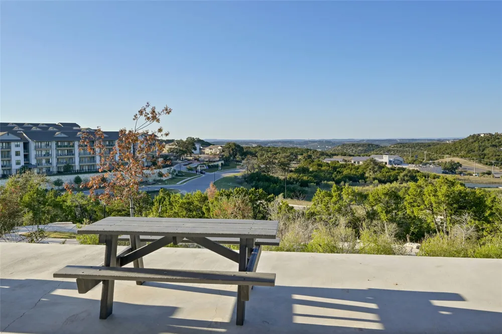 5813 Twin Peaks Trace Austin, TX 78738