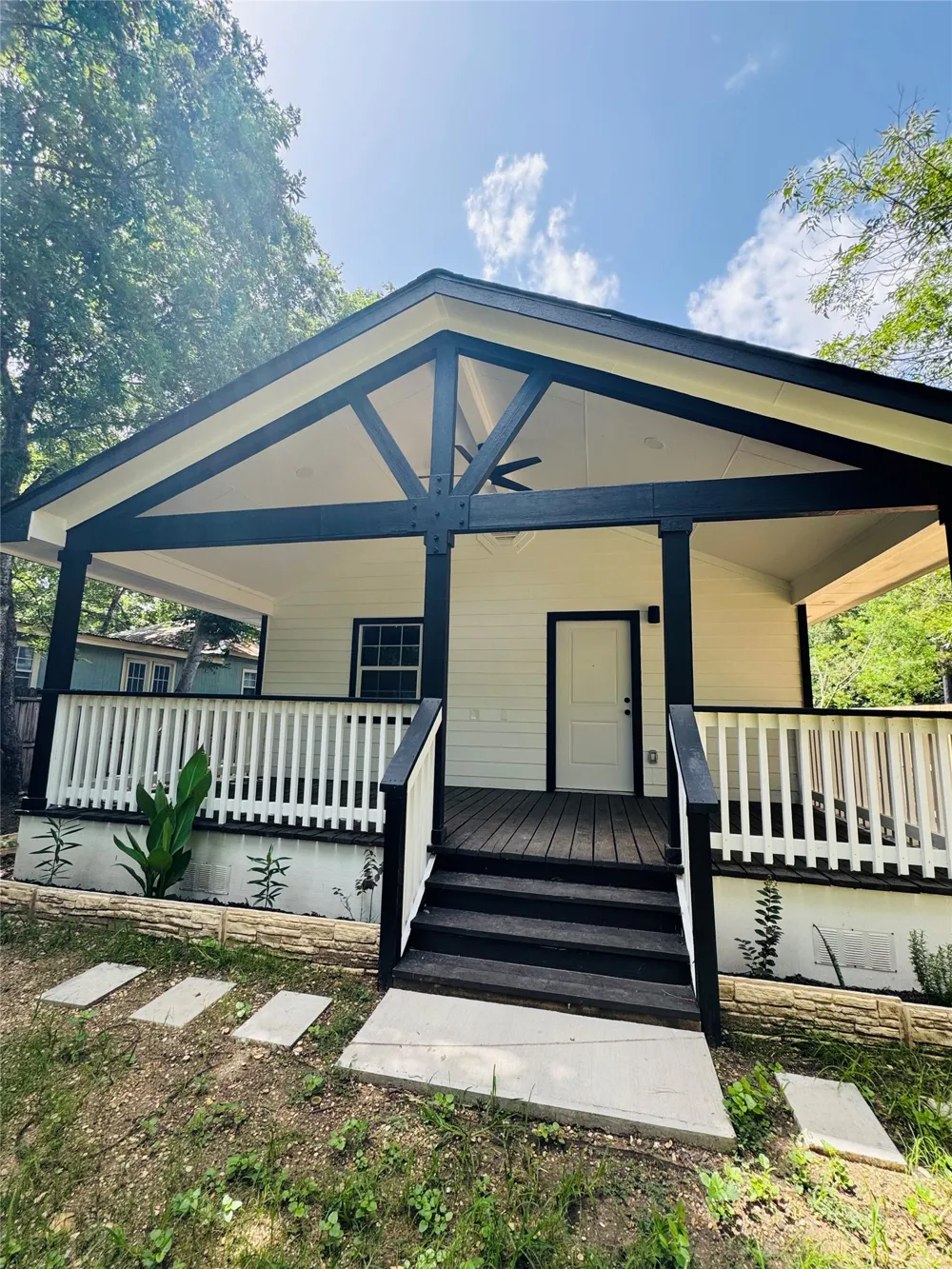 617 Persimmon Street Lockhart, TX 78644