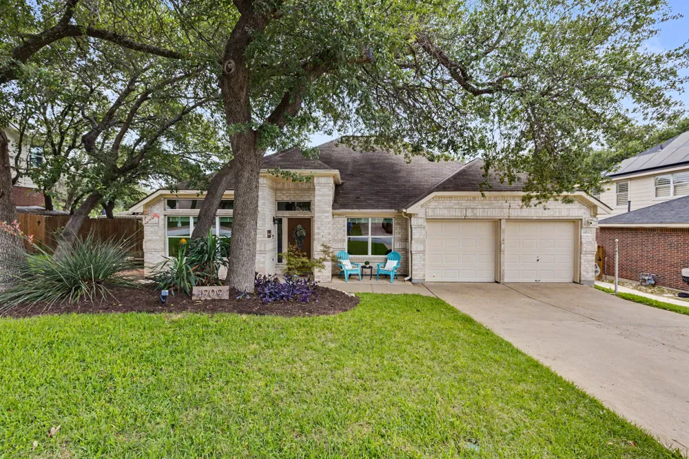 1909 Holly Hill Drive Leander, TX 78641