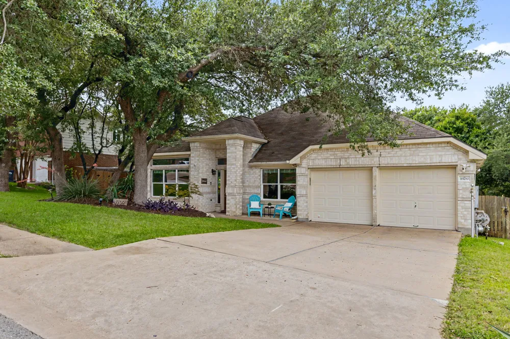 1909 Holly Hill Drive Leander, TX 78641