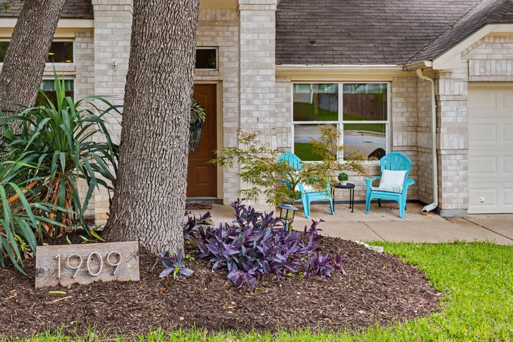 1909 Holly Hill Drive Leander, TX 78641