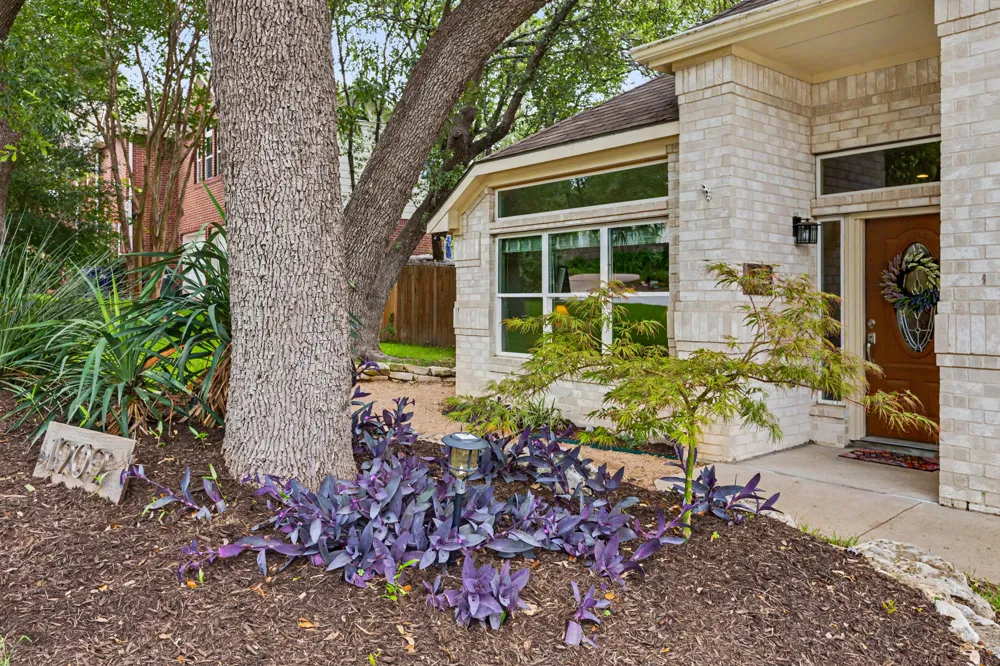 1909 Holly Hill Drive Leander, TX 78641