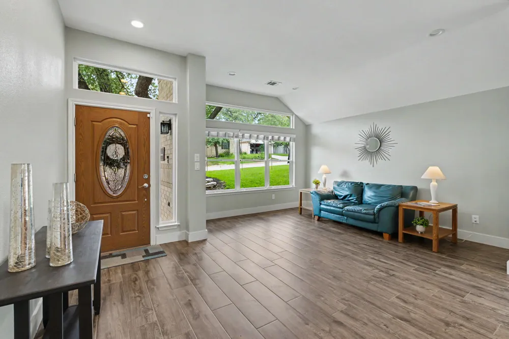1909 Holly Hill Drive Leander, TX 78641