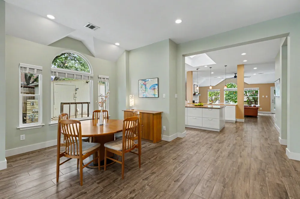 1909 Holly Hill Drive Leander, TX 78641
