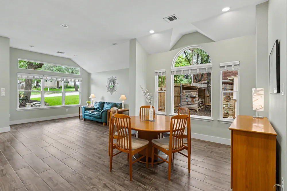 1909 Holly Hill Drive Leander, TX 78641