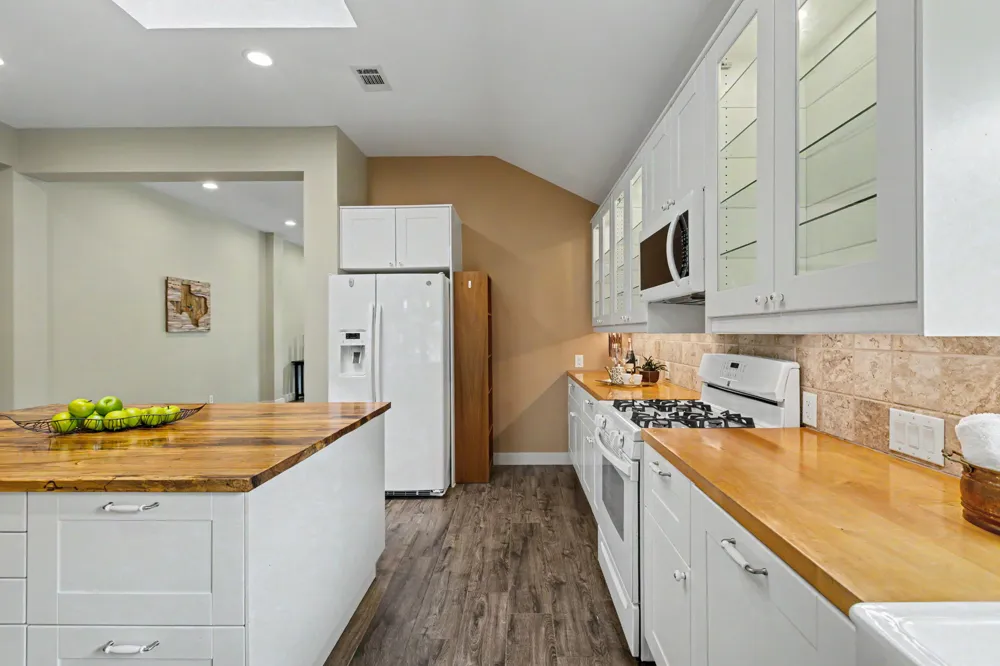 1909 Holly Hill Drive Leander, TX 78641