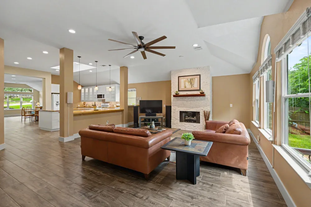 1909 Holly Hill Drive Leander, TX 78641