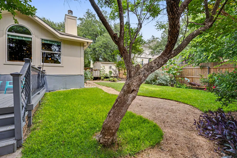 1909 Holly Hill Drive Leander, TX 78641