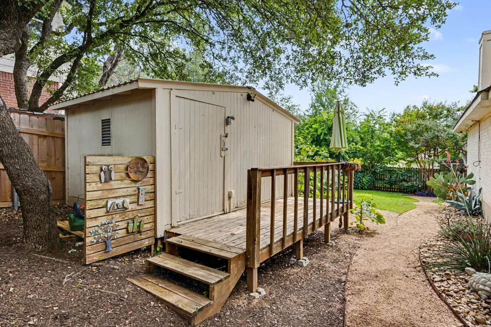 1909 Holly Hill Drive Leander, TX 78641