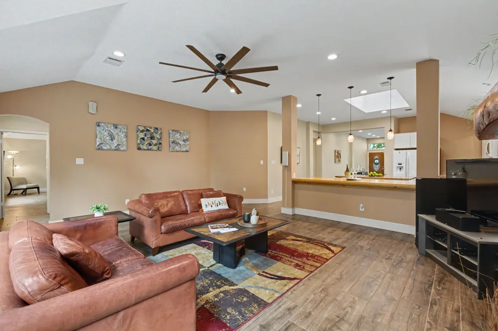 1909 Holly Hill Drive Leander, TX 78641