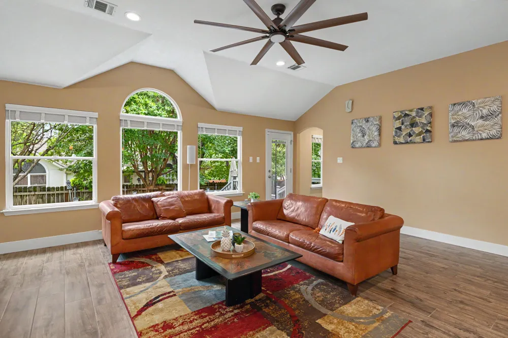 1909 Holly Hill Drive Leander, TX 78641