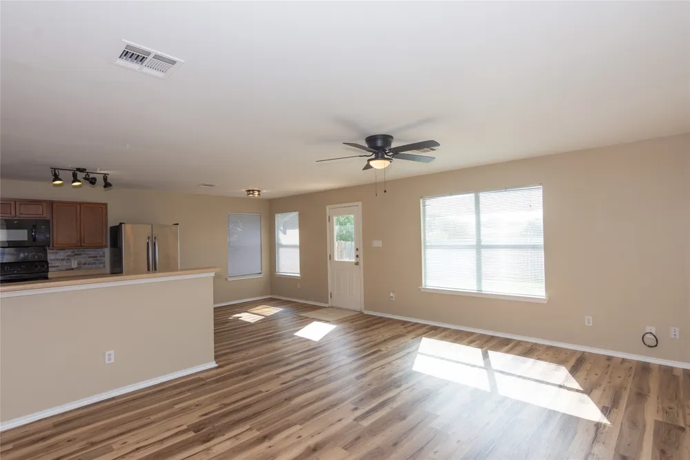 245 Shale Drive Jarrell, TX 76537