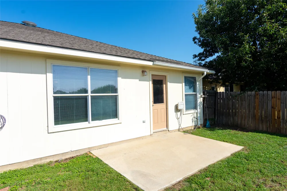 245 Shale Drive Jarrell, TX 76537