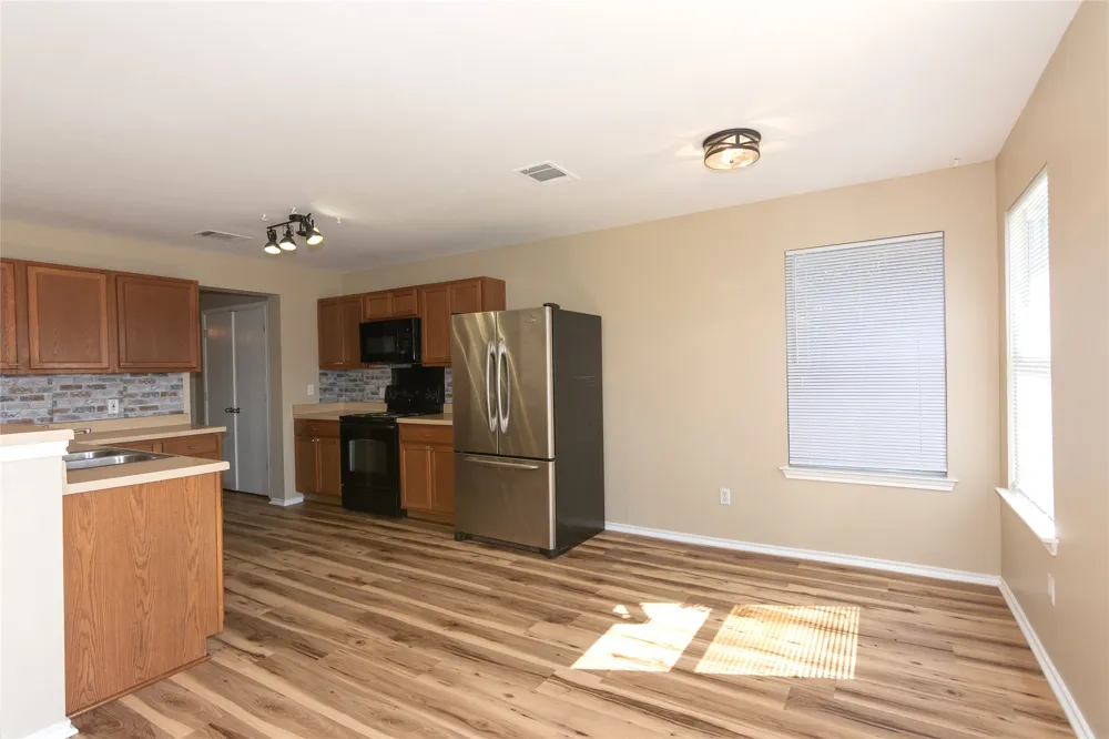 245 Shale Drive Jarrell, TX 76537