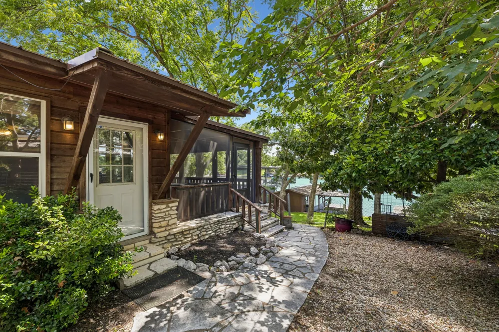 2632 Williams Lakeshore Drive Kingsland, TX 78639