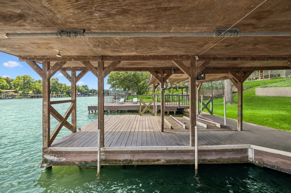 2632 Williams Lakeshore Drive Kingsland, TX 78639
