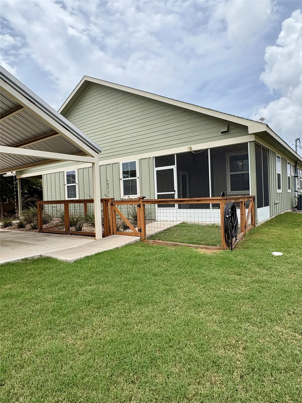 241 Rose Drive #B Dripping Springs, TX 78620