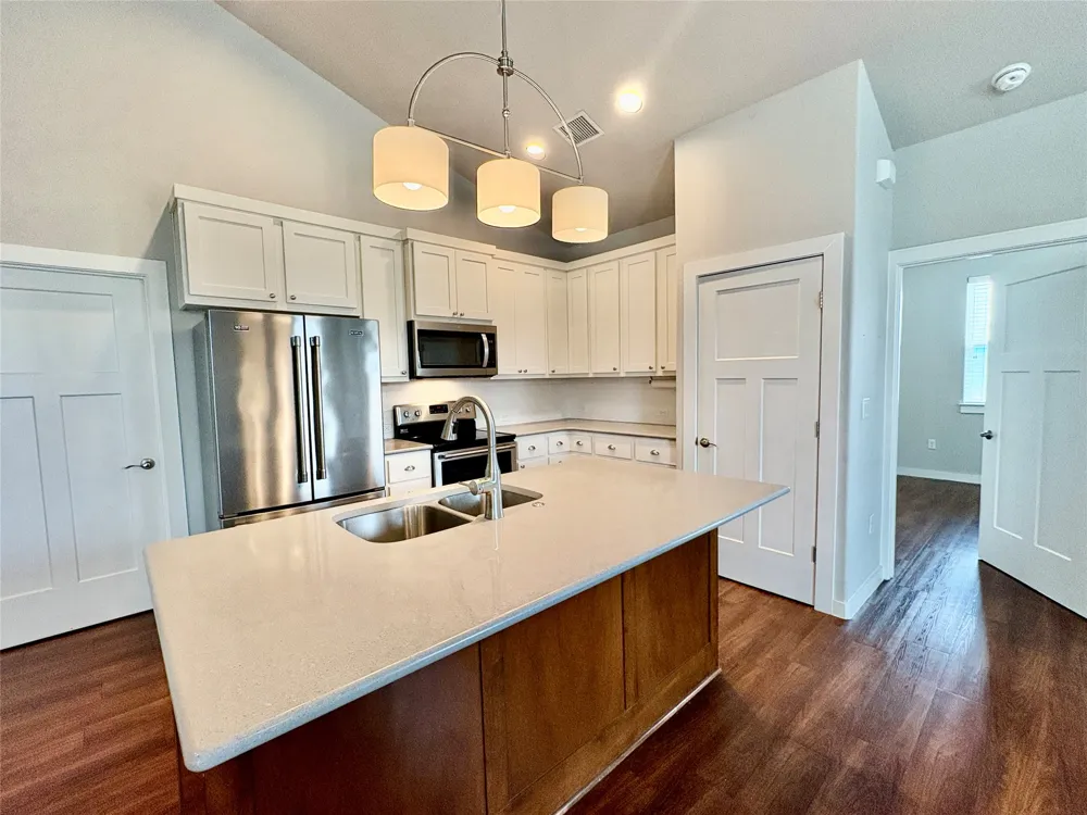 241 Rose Drive #B Dripping Springs, TX 78620