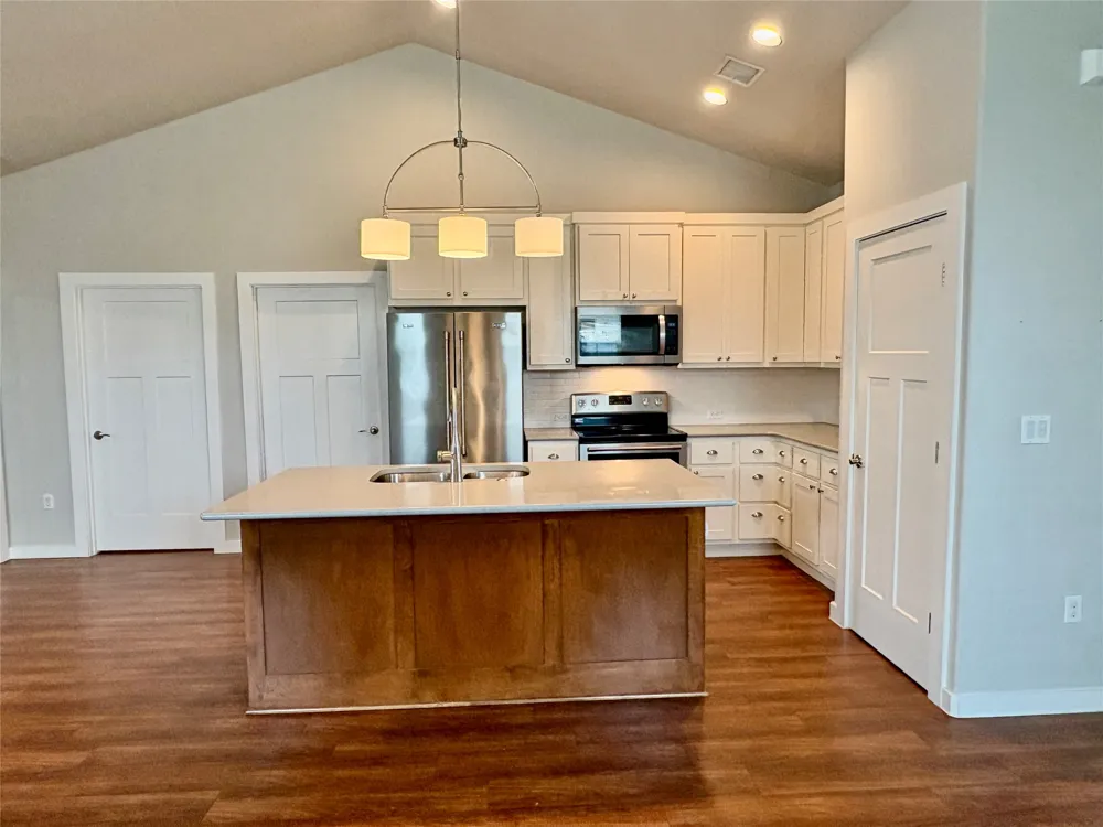 241 Rose Drive #B Dripping Springs, TX 78620