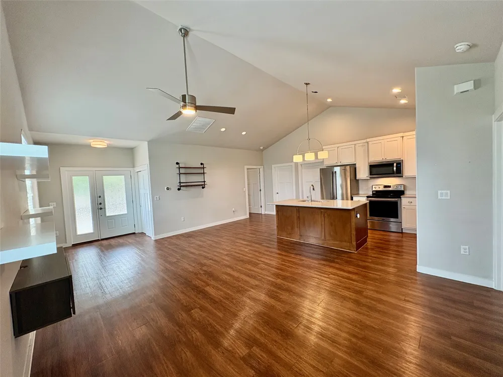 241 Rose Drive #B Dripping Springs, TX 78620