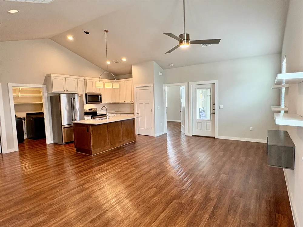 241 Rose Drive #B Dripping Springs, TX 78620