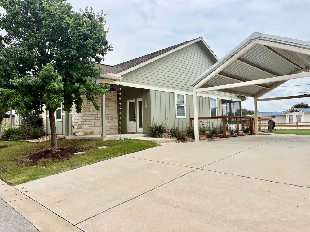 241 Rose Drive #B Dripping Springs, TX 78620