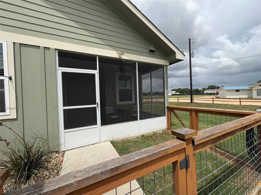 241 Rose Drive #B Dripping Springs, TX 78620