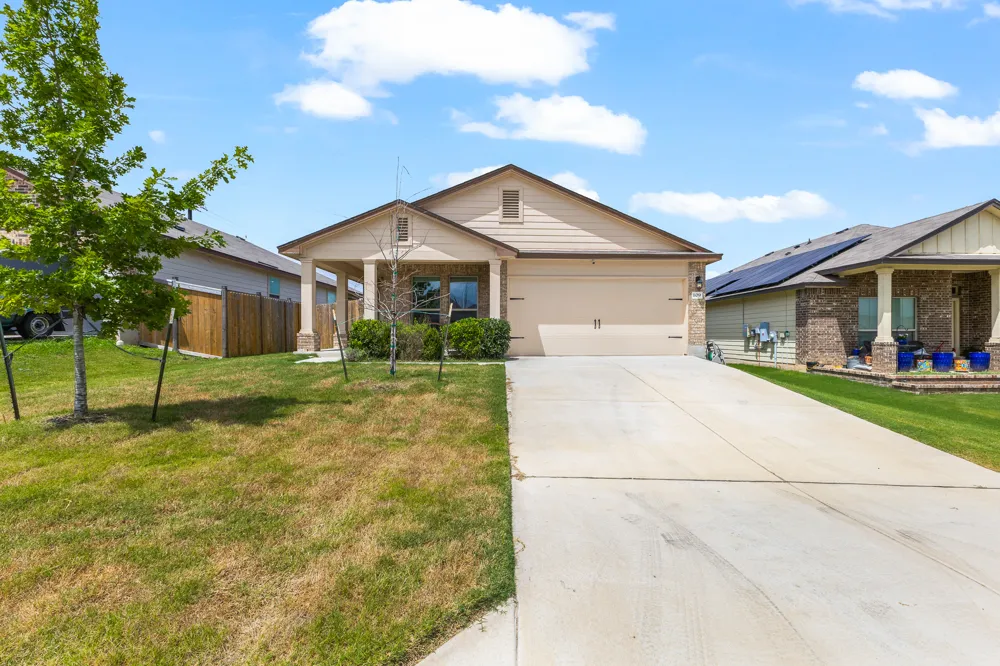 109 Midas Lane Jarrell, TX 76537