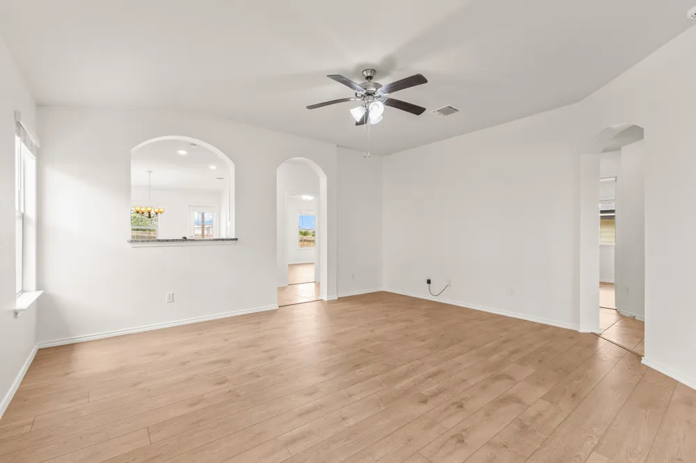 109 Midas Lane Jarrell, TX 76537