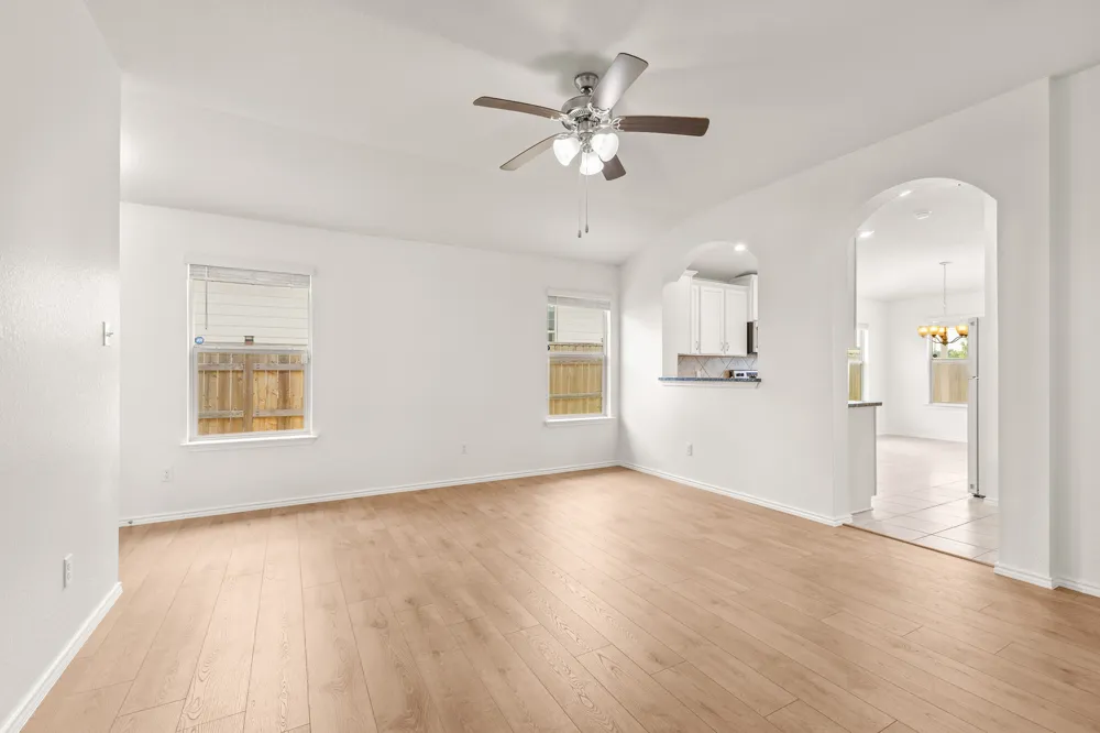 109 Midas Lane Jarrell, TX 76537