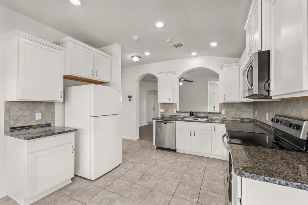 109 Midas Lane Jarrell, TX 76537