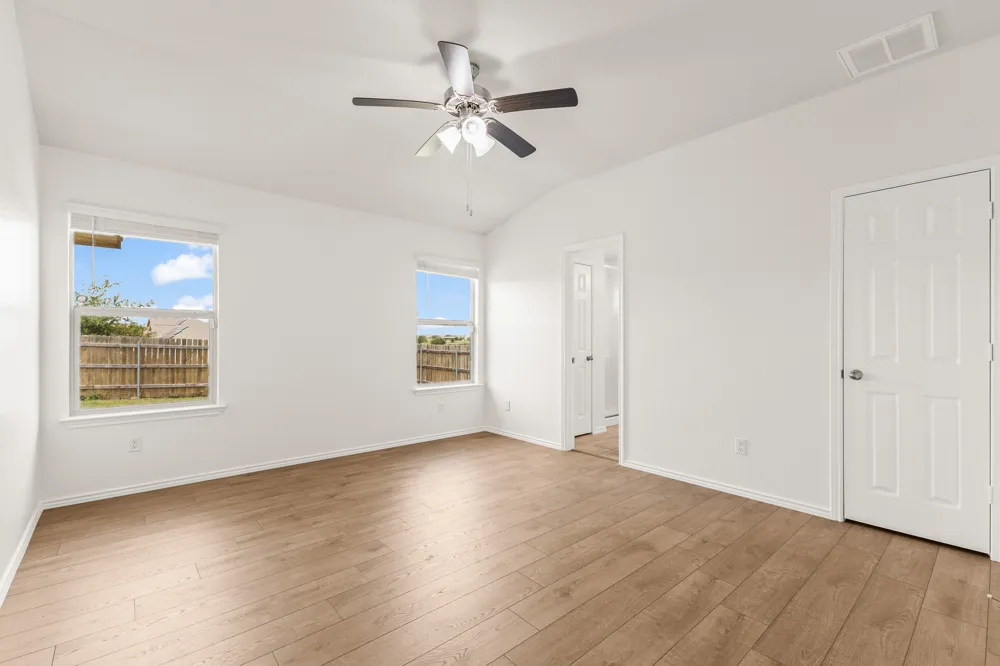 109 Midas Lane Jarrell, TX 76537