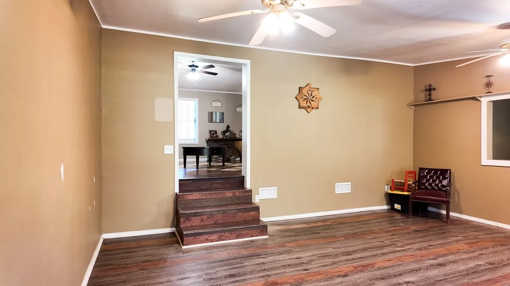 111 Old Piney Trail Paige, TX 78659