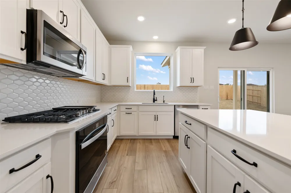 134 Arlington Park Loop Hutto, TX 78634
