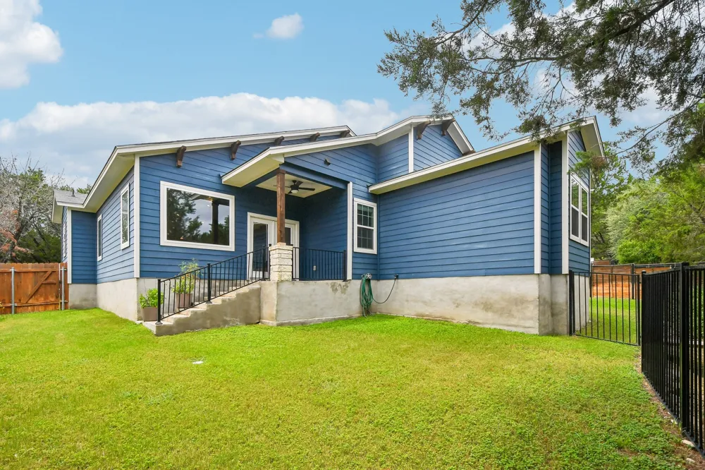 2909 Davis Cove Lago Vista, TX 78645
