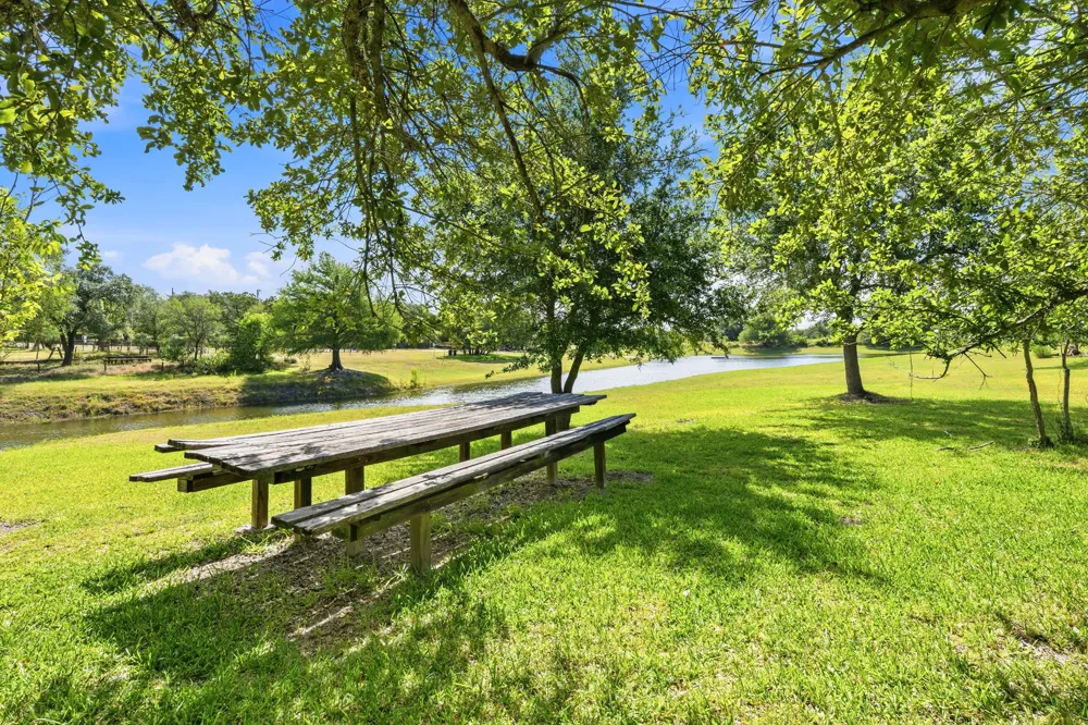 10400 Lake Park Drive Dripping Springs, TX 78620