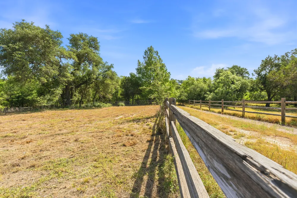 10400 Lake Park Drive Dripping Springs, TX 78620